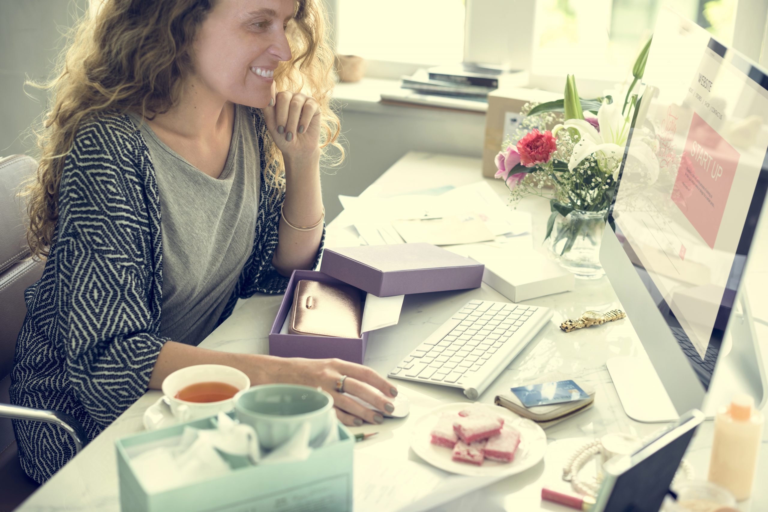 Andrea Keri, Inhaberin von Keri Marketing, bei der Arbeit