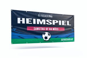 Ein Banner des SC Fussach 1946 zeigt in großen Buchstaben HEIMSPIEL, darunter Samstag uf da Müss und unten eine Fußballgrafik. Die Website scfussach.at ist auf einem grünen Streifen abgebildet.