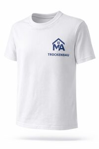 Weißes T-Shirt mit einem blauen Logo auf der linken Brust, das einen Hausumriss, die Buchstaben "MA" im Inneren und das Wort "TROCKENBAU" darunter zeigt. Das T-Shirt ist auf einem schlichten weißen Hintergrund abgebildet.