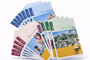 Aufgefächerte Broschüren für Club Magic Life-Anlagen mit hellen Umschlägen mit Fotos von Urlaubern und Szenen aus der Anlage. Die Broschüren tragen die Titel Imperial, Sirene Imperial und Jacana Imperial.
